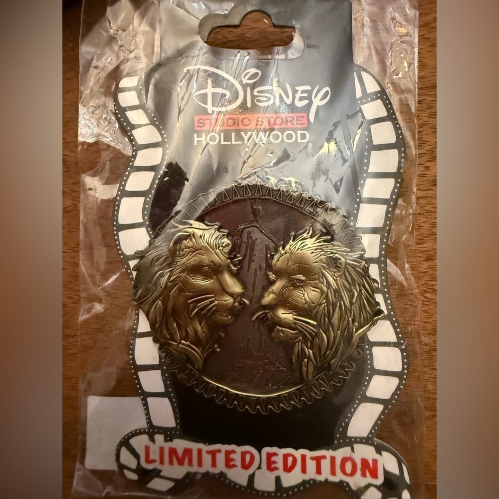 Disney Studio Store Hollywood Limited Edition Lion King Pin NEW